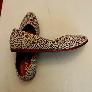 Women’s size 11 Toms cheetah print flats.  Worn once.  Like new condition.